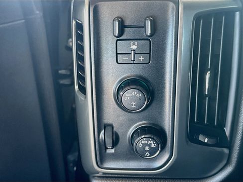 Used 2018 Chevrolet Silverado 1500 LT w/ All Star Edition AWD/4WD image 12