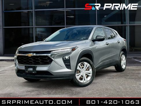 Used 2024 Chevrolet Trax LS w/ Driver Confidence Package image 1