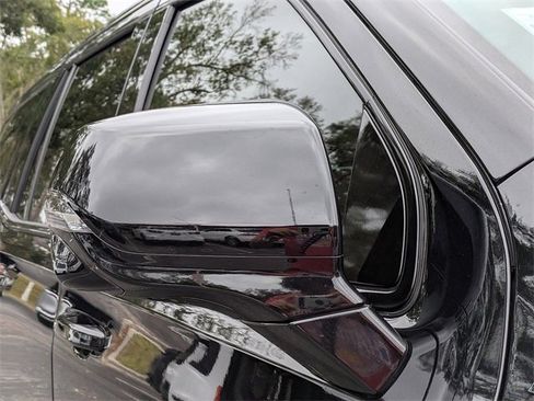 Used 2021 Chevrolet Tahoe Z71 w/ Luxury Package image 10