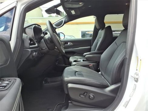 New 2026 Chrysler Voyager LX image 11