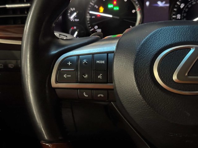 Used 2019 Lexus LX 570 4WD w/ Luxury Package image 16