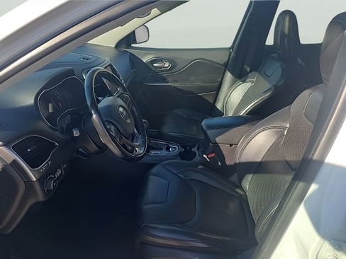 Used 2020 Jeep Cherokee Limited image 18