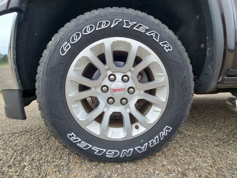 Used 2018 GMC Sierra 1500 SLE w/ SLE Value Package AWD/4WD image 16