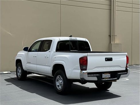 Used 2020 Toyota Tacoma SR5 RWD image 5