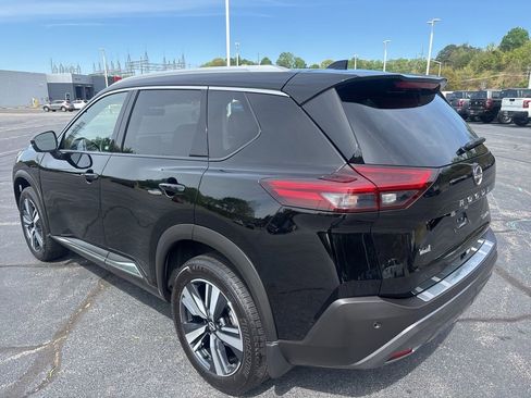 Used 2023 Nissan Rogue SL image 3