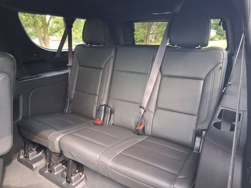 Used 2023 Chevrolet Suburban High Country AWD/4WD image 17