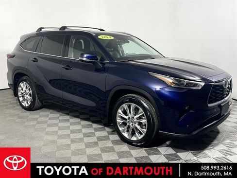 Used 2024 Toyota Highlander Limited image 1