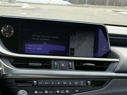 Used 2021 Lexus ES 300h w/ Premium Package image 10