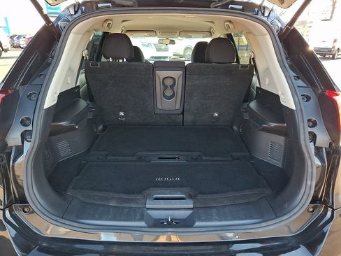 Used 2018 Nissan Rogue SV w/ Premium Package image 29