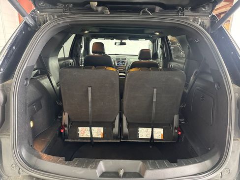 Used 2017 Ford Explorer XLT w/ Equipment Group 202A AWD/4WD image 20