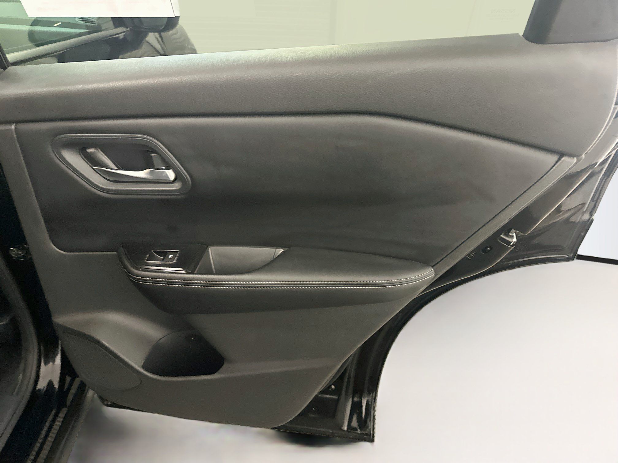 Used 2025 Nissan Rogue SV AWD/4WD image 31