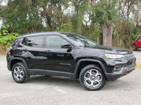 Used 2022 Jeep Compass Trailhawk image 2