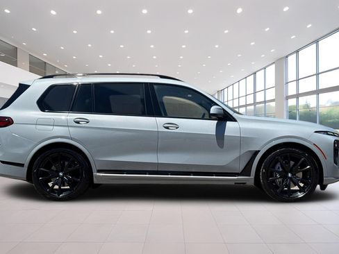 Used 2024 BMW X7 xDrive40i w/ M Sport Package AWD/4WD image 3