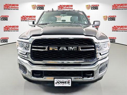 Used 2022 RAM 2500 Tradesman w/ Chrome Appearance Group image 11