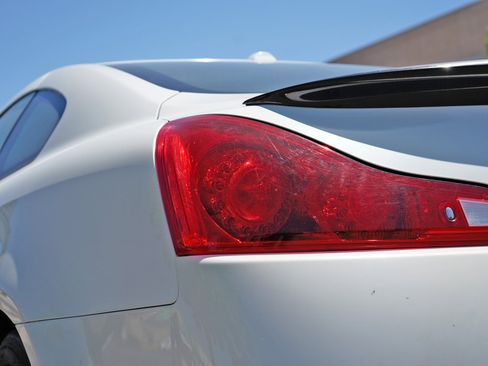 Used 2015 INFINITI Q60 Sport Limited RWD image 9