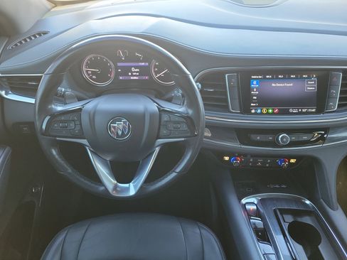 Used 2022 Buick Enclave Essence image 19