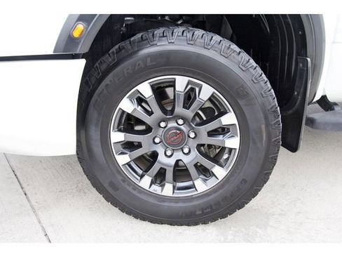 Used 2024 Nissan Titan PRO-4X image 30