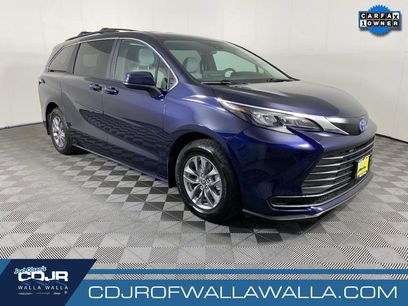 Used 2025 Toyota Sienna LE
