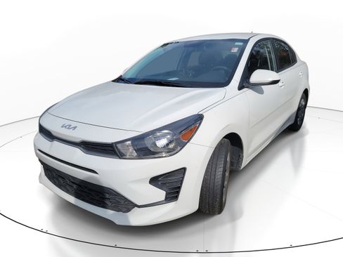 Used 2023 Kia Rio LX image 3