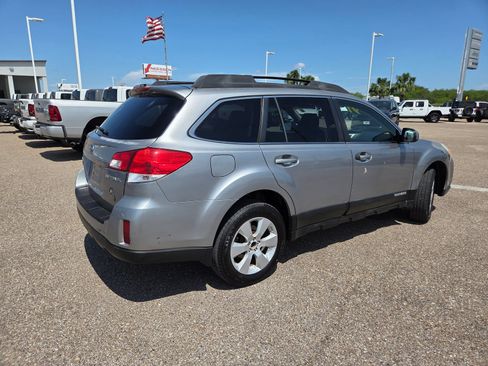 Used 2010 Subaru Outback 2.5i Limited AWD/4WD image 7