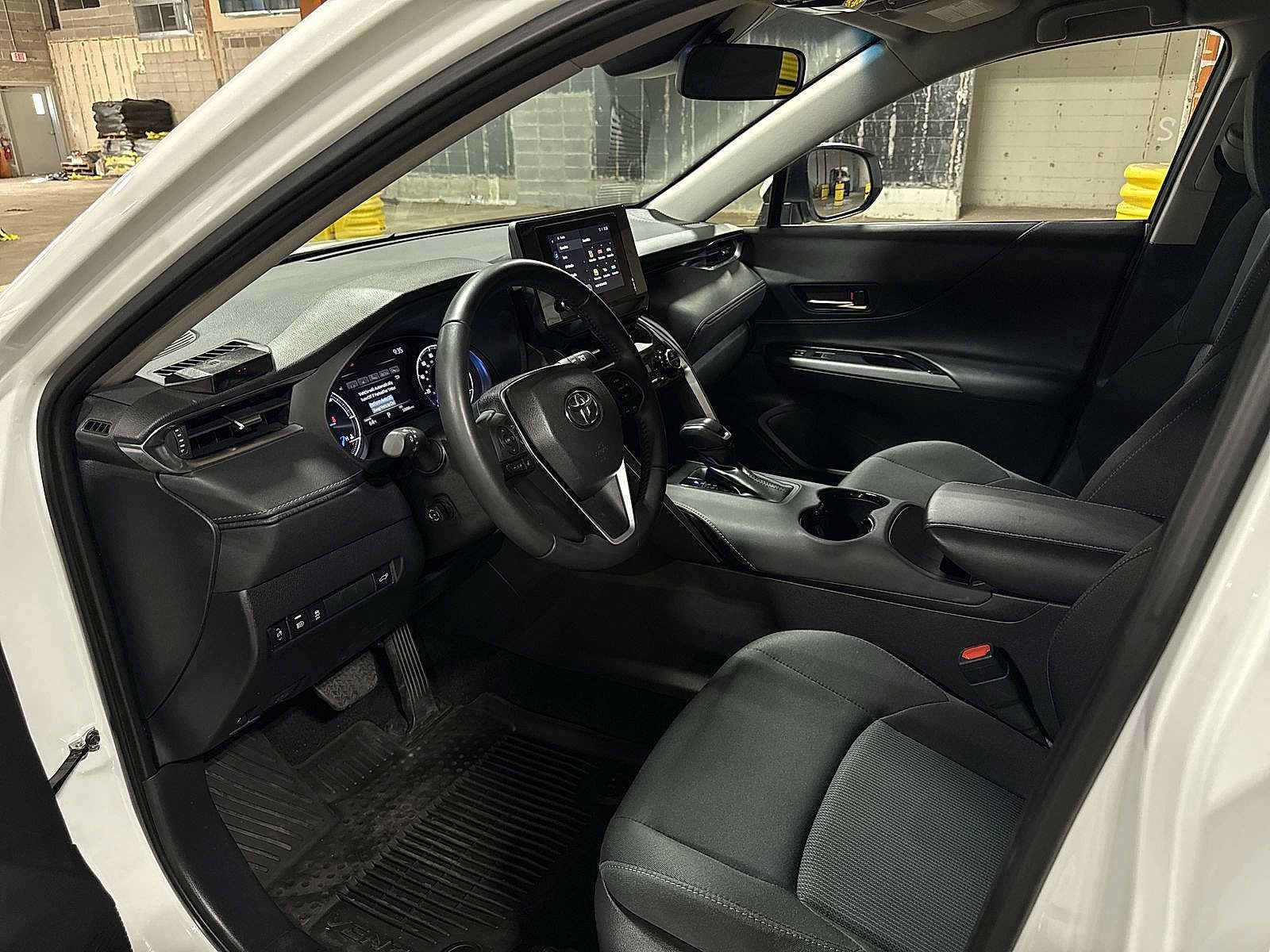 Used 2023 Toyota Venza LE AWD/4WD image 27