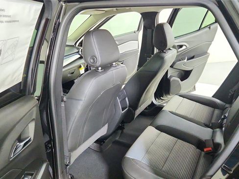 New 2026 Chevrolet Trax LT image 32