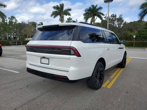 New 2025 Lincoln Navigator L Reserve w/ Jet Appearance Package image 4