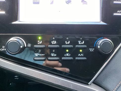 Used 2018 Toyota Camry LE w/ Convenience Package FWD image 50