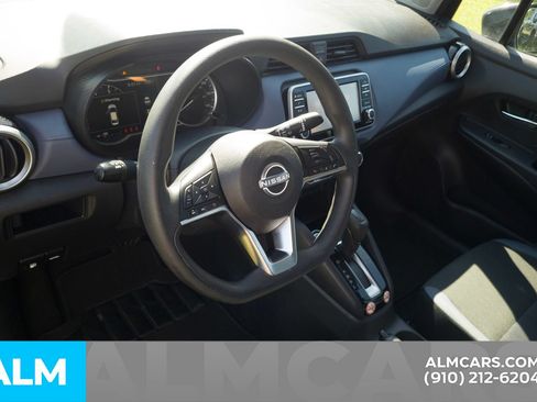 Used 2024 Nissan Versa SV FWD image 5