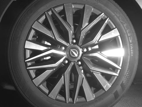 Used 2025 Nissan Altima 2.5 SV FWD image 12