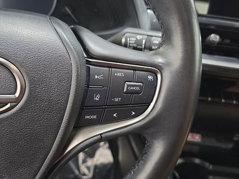 Used 2024 Lexus UX 250h AWD w/ Premium Package image 18