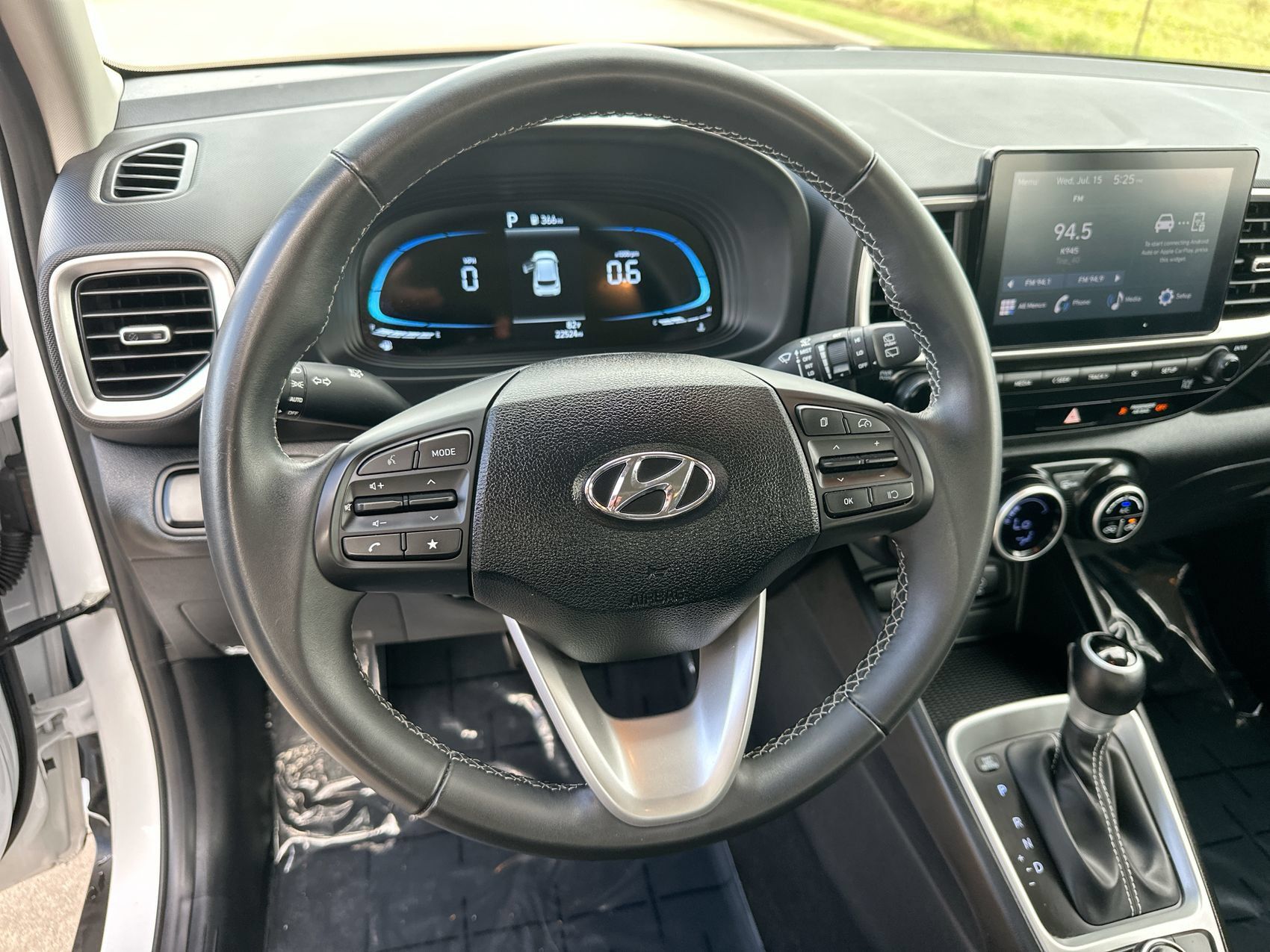 Used 2025 Hyundai Venue SEL FWD image 14