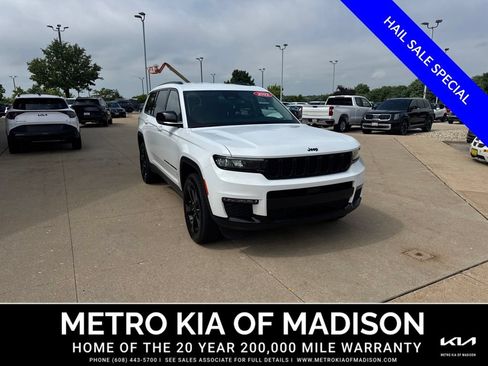 Used 2022 Jeep Grand Cherokee L Limited w/ Black Appearance Package AWD/4WD image 7