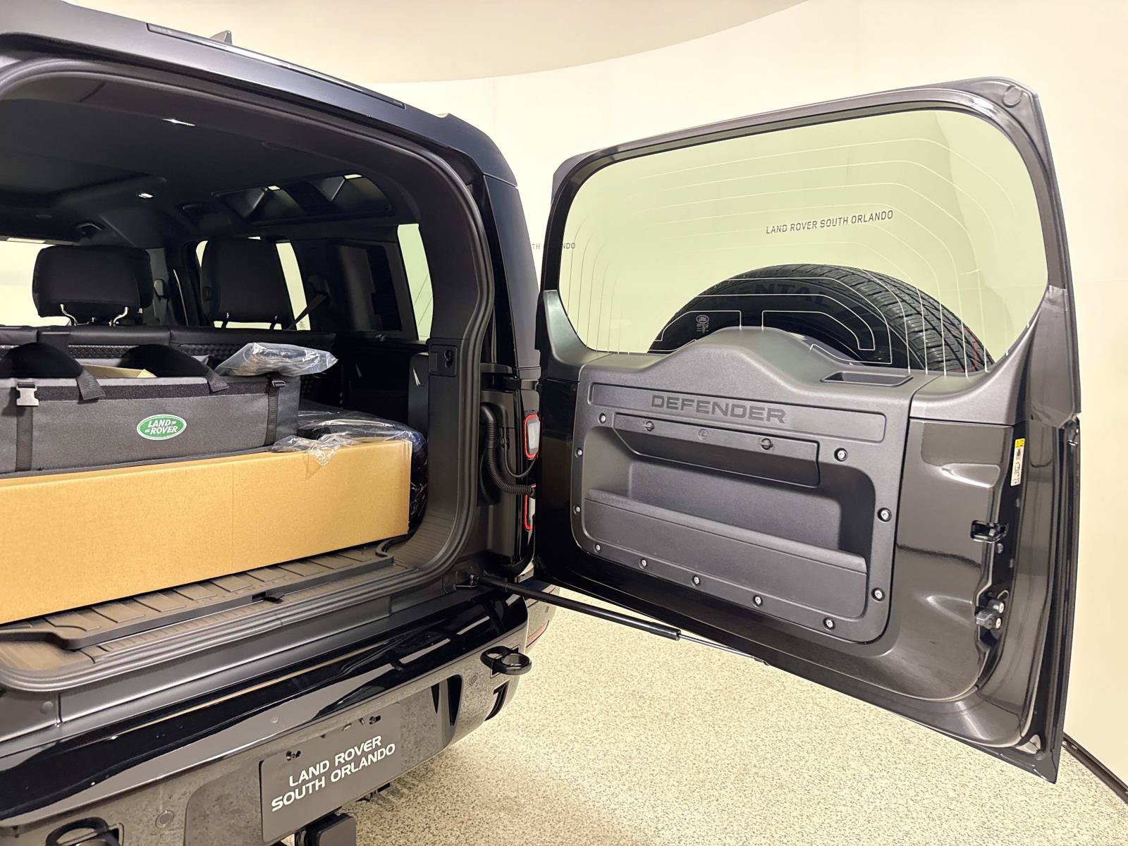 New 2026 Land Rover Defender 110 X-Dynamic SE AWD/4WD image 11