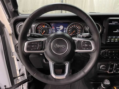 Used 2023 Jeep Wrangler Unlimited Sahara AWD/4WD image 10