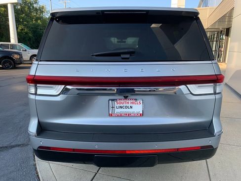 Used 2023 Lincoln Navigator L Reserve AWD/4WD image 4