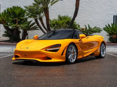 Used 2025 McLaren 750S RWD image 21