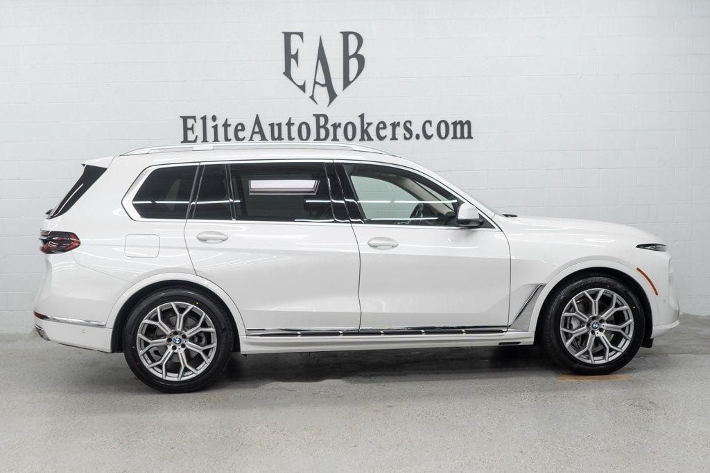 Used 2025 BMW X7 xDrive40i AWD/4WD image 5