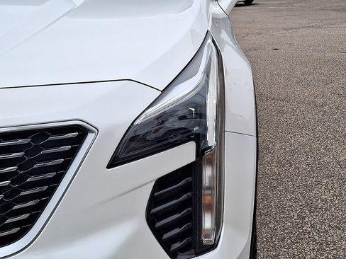 Used 2020 Cadillac XT4 Premium Luxury w/ Cold Weather Package AWD/4WD image 9