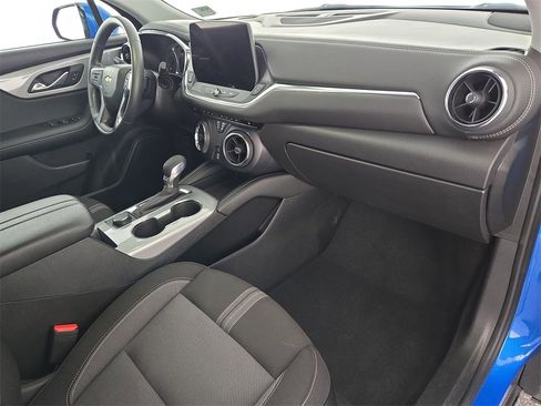 Used 2025 Chevrolet Blazer LT image 34