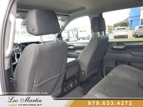 Used 2025 Chevrolet Silverado 2500 LT w/ Convenience Package AWD/4WD image 11