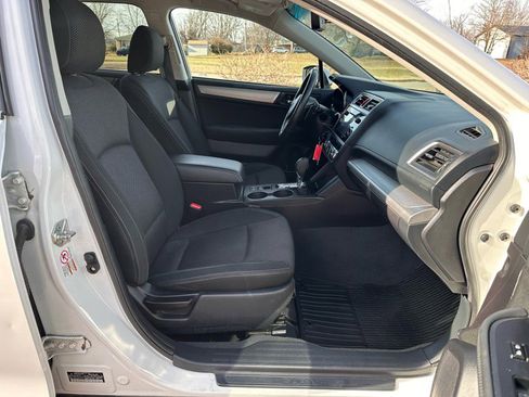 Used 2017 Subaru Outback 2.5i Premium image 11