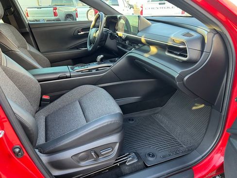 Used 2023 Toyota Crown XLE image 14