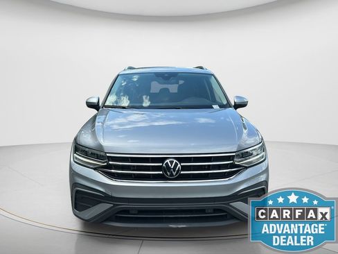 Used 2024 Volkswagen Tiguan SE AWD/4WD image 2