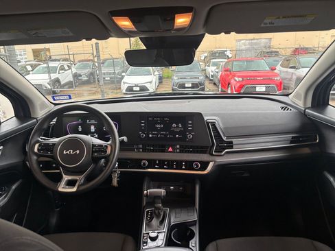 Used 2025 Kia Sportage LX image 32