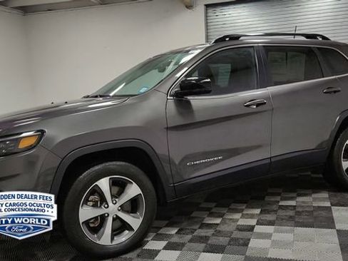 Used 2022 Jeep Cherokee Limited AWD/4WD image 5