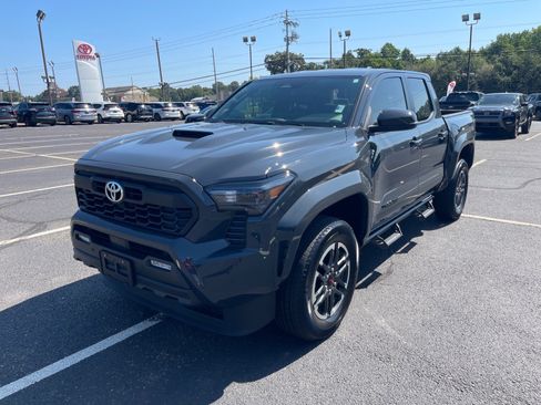 Used 2024 Toyota Tacoma TRD Sport w/ TRD Sport Upgrade Package AWD/4WD image 3