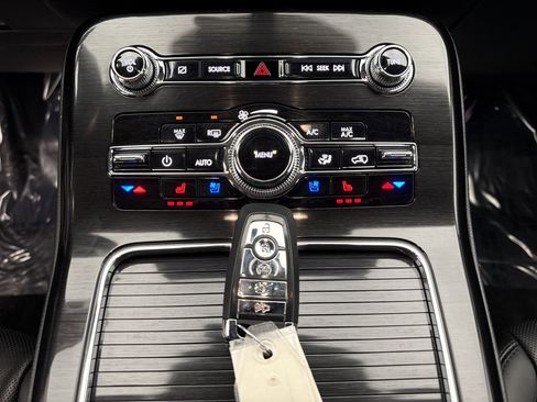 Used 2022 Lincoln Nautilus Reserve image 24