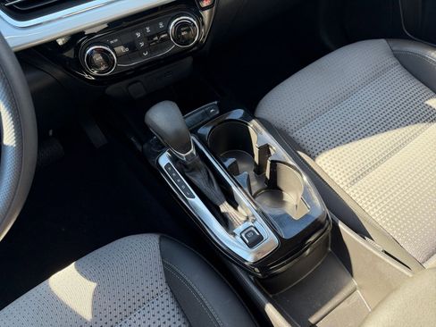 Used 2025 Chevrolet Trax LT image 39