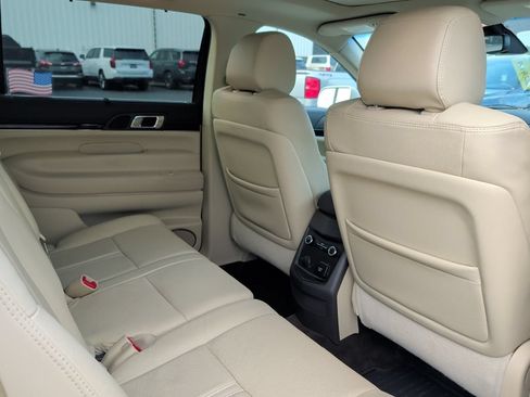 Used 2018 Lincoln MKT AWD w/ Technology Package image 12